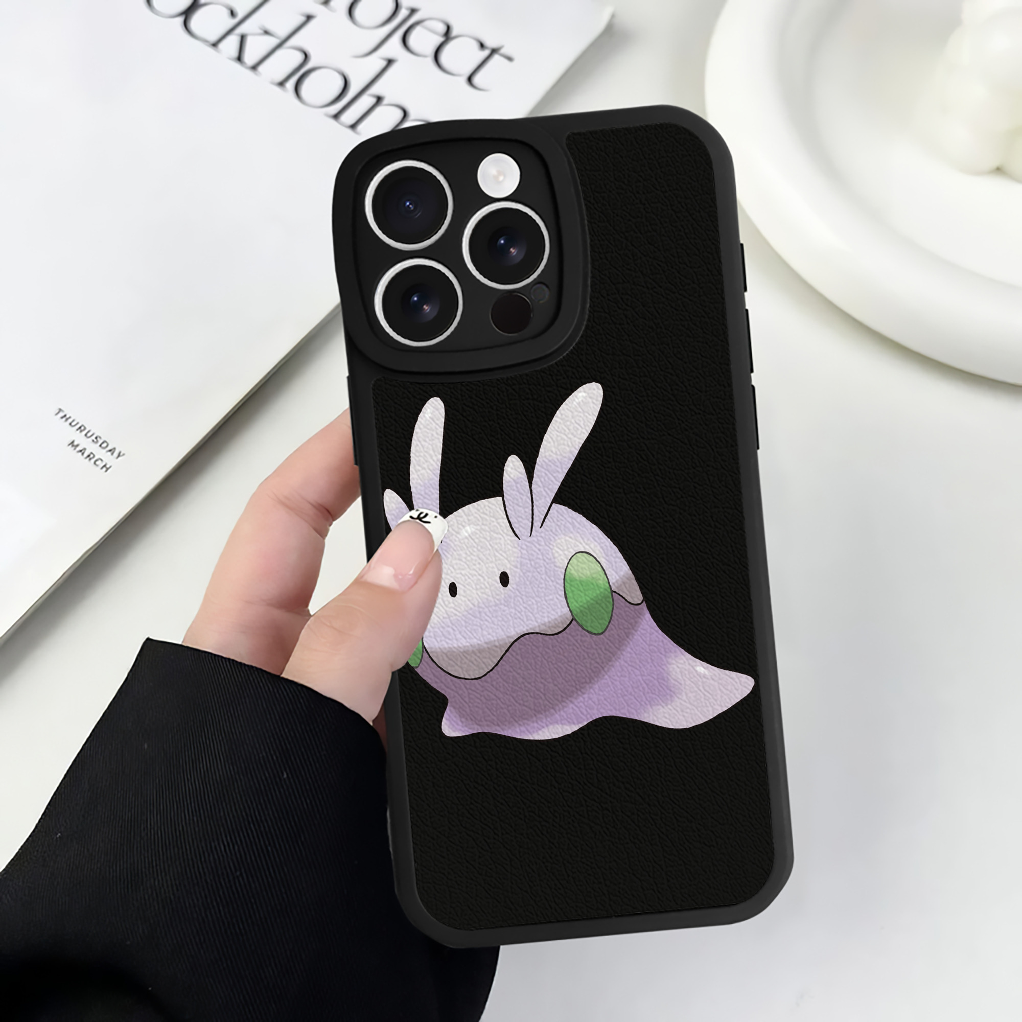 （画像用） ポケットモンスター Pokémon 【iPhone 16シリーズ対応】シリコンスマホケース（レザー調） 材質：シリコン